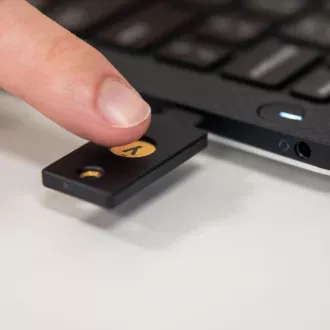 Security Key C NFC - USB-C, támogatja a többfaktoros hitelesítést (NFC), FIDO2 U2F támogatás, vízálló Security Key C NFC - USB-C, támogatja a többfaktoros hitelesítést (NFC), FIDO2 U2F támogatás, vízálló