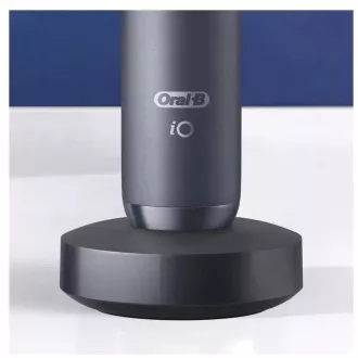 Oral-B iO7 Black Onyx elektromos fogkefe, mágneses, 5 üzemmód, időzítő, nyomásérzékelő, tok, fekete színű Oral-B iO7 Black Onyx elektromos fogkefe, mágneses, 5 üzemmód, időzítő, nyomásérzékelő, tok, fekete színű