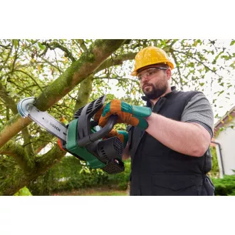 BOSCH UniversalChain 18, akkumulátoros láncfűrész, 18 V, 20 cm-es láncszem, vágási sebesség 4,5 m/s
