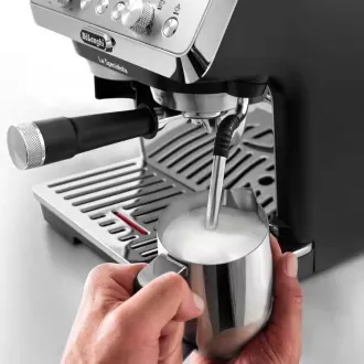 DeLonghi La Specialista Arte karos kávéfőző, 1400 W, beépített darálóval, MyLatte gőzfúvókával DeLonghi La Specialista Arte karos kávéfőző, 1400 W, beépített darálóval, MyLatte gőzfúvókával