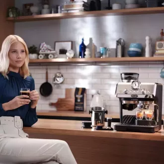 DeLonghi La Specialista Arte karos kávéfőző, 1400 W, beépített darálóval, MyLatte gőzfúvókával DeLonghi La Specialista Arte karos kávéfőző, 1400 W, beépített darálóval, MyLatte gőzfúvókával