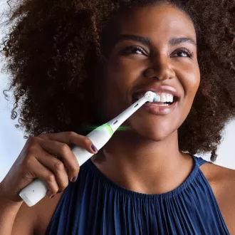 IO SERIES 5 TELJESEN FEHÉR ORAL-B FOGKEFE