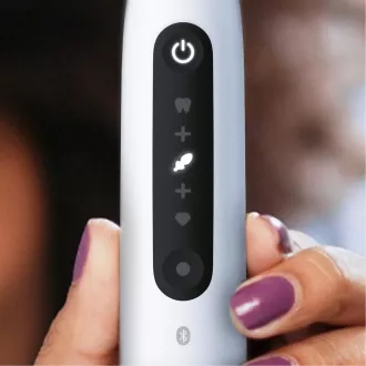 IO SERIES 5 TELJESEN FEHÉR ORAL-B FOGKEFE