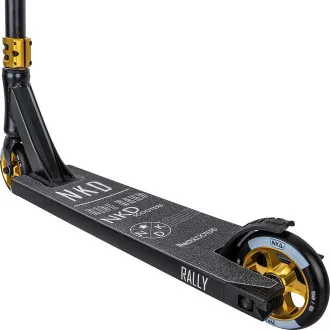 Freestyle robogó NKD Rally V4 Fekete Arany Freestyle robogó NKD Rally V4 Fekete Arany