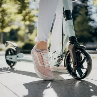 Összecsukható robogó MOVINO X-Way kézi- és lábfékkel, könnyű menta