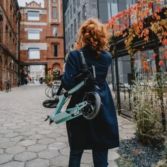 Összecsukható robogó MOVINO X-Way kézi- és lábfékkel, könnyű menta