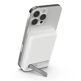 Belkin BOOST CHARGE™ MagSafe mágneses vezeték nélküli energiatároló állvánnyal, 5000mAh, fehér