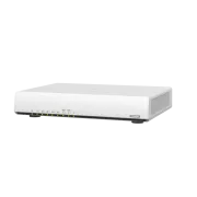 QNAP Wi-Fi 6 SD-WAN router QHora-301W (4x GbE / 2x 10GbE / 2x USB 3.2 / 8 belső antenna)