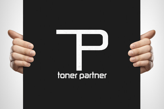Toner Partners logó fekete háttéren