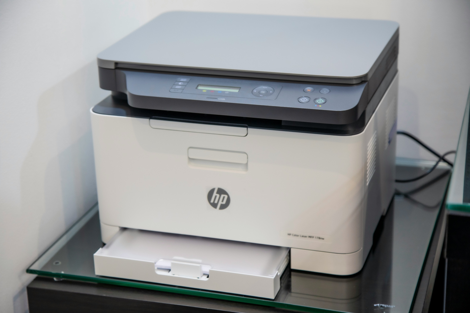 HP lézernyomtató üvegfelületen.